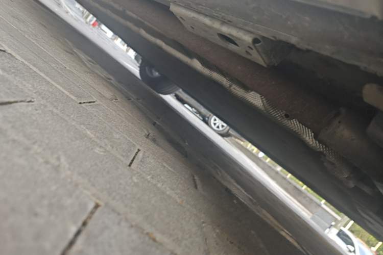 Used Denza D9 2022 DM-i 1040 Prestige Model Chassis Front Right
