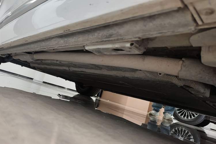 Used Denza D9 2022 DM-i 970 Four-Wheel Drive Flagship Model Chassis Front Right