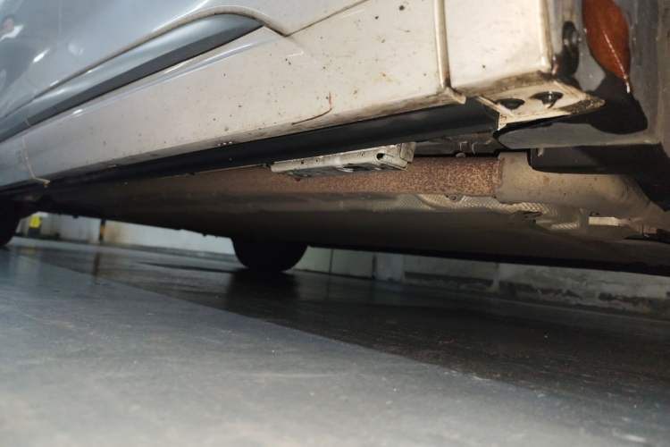Used Denza D9 2022 DM-i 1040 Prestige Model Chassis Front Right