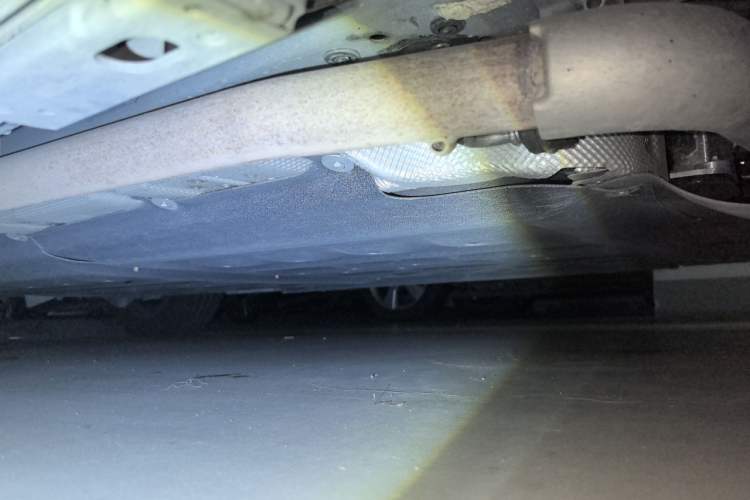 Used Denza D9 2022 DM-i 1040 Prestige Model Chassis Front Right