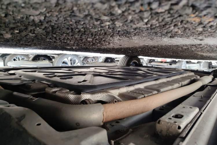 Used Denza D9 2022 DM-i 970 Four-Wheel Drive Prestige Model Chassis Front Right