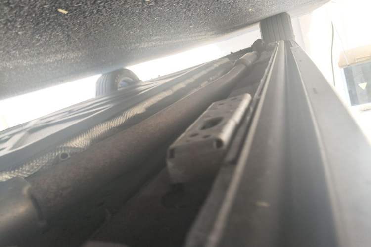 Used Denza D9 2022 DM-i 970 Four-Wheel Drive Flagship Model Chassis Front Right