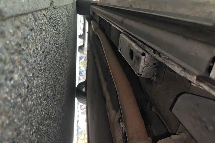 Used Denza D9 2022 DM-i 970 Four-Wheel Drive Flagship Model Chassis Front Right