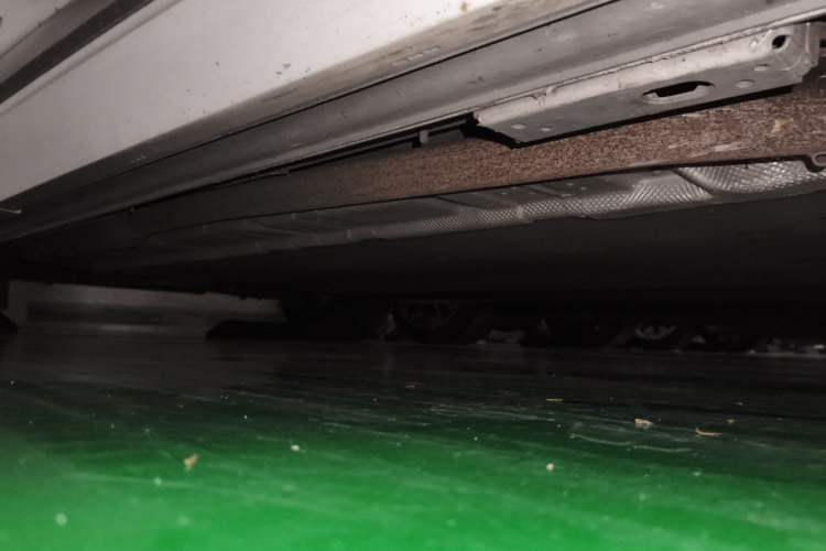 Used Denza D9 2022 DM-i 970 Four-Wheel Drive Flagship Model Chassis Front Right