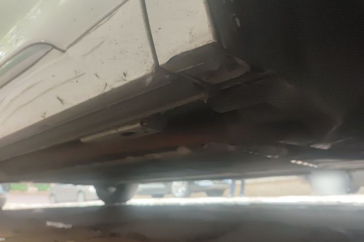 Used Denza D9 2022 DM-i 1040 Prestige Model Chassis Front Right