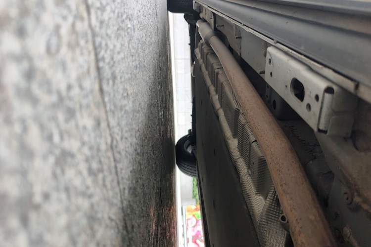 Used Denza D9 2022 DM-i 1040 Prestige Model Chassis Front Right