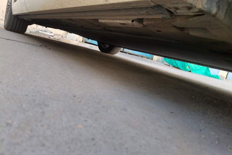 Used Denza D9 2022 EV 600 Four-Wheel Drive Flagship Model Chassis Front Right