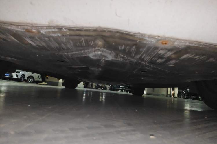 Used Denza D9 2022 DM-i 970 Four-Wheel Drive Flagship Model Chassis Front