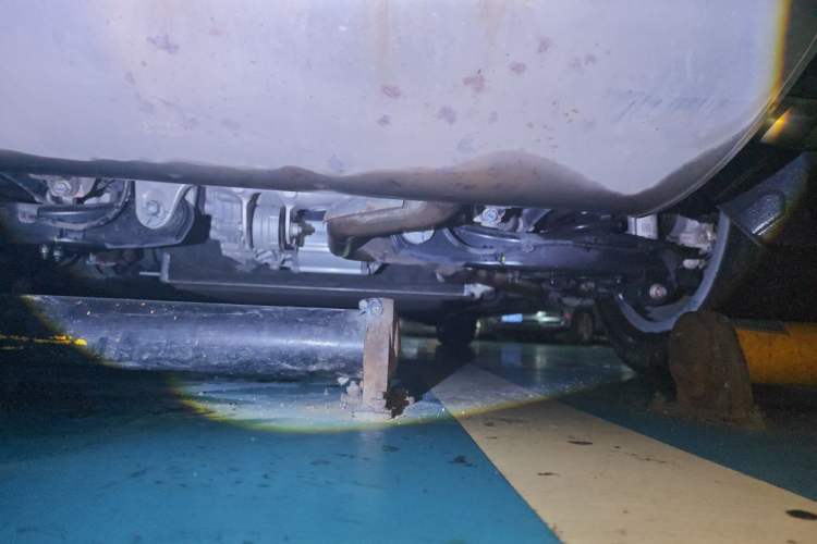 Used Denza D9 2022 DM-i 970 Four-Wheel Drive Flagship Model Chassis Rear