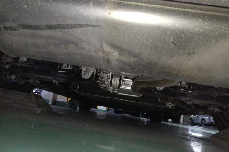 Used Denza D9 2022 DM-i 970 Four-Wheel Drive Flagship Model Chassis Rear