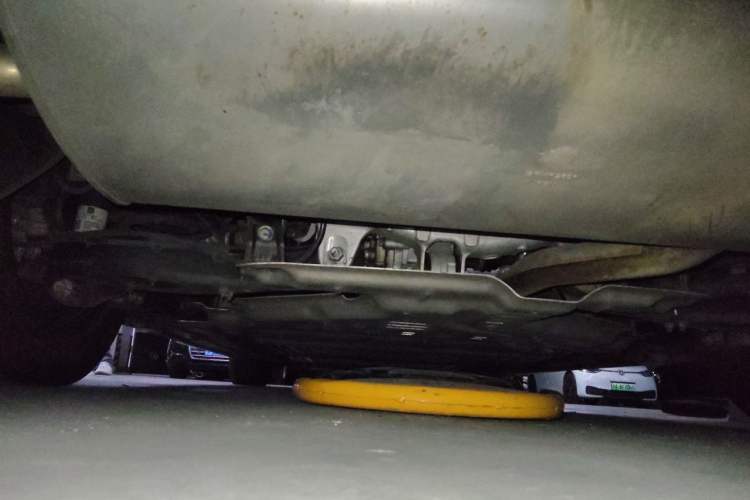 Used Denza D9 2022 DM-i 970 Four-Wheel Drive Flagship Model Chassis Rear
