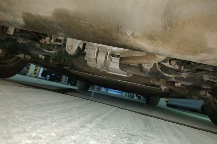 Used Denza D9 2022 DM-i 970 Four-Wheel Drive Prestige Model Chassis Rear