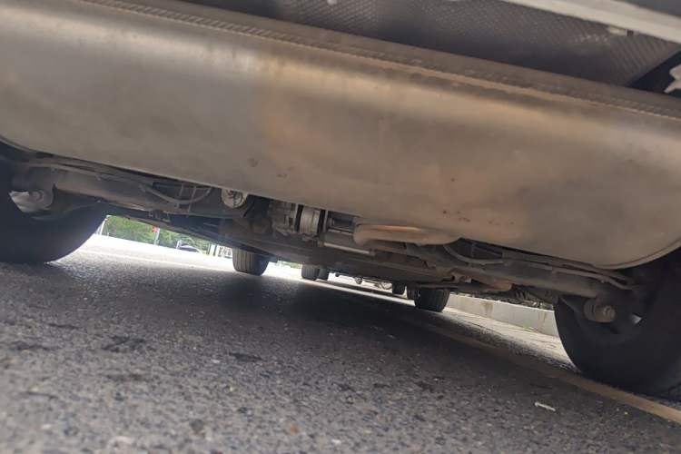 Used Denza D9 2022 DM-i 970 Four-Wheel Drive Flagship Model Chassis Rear