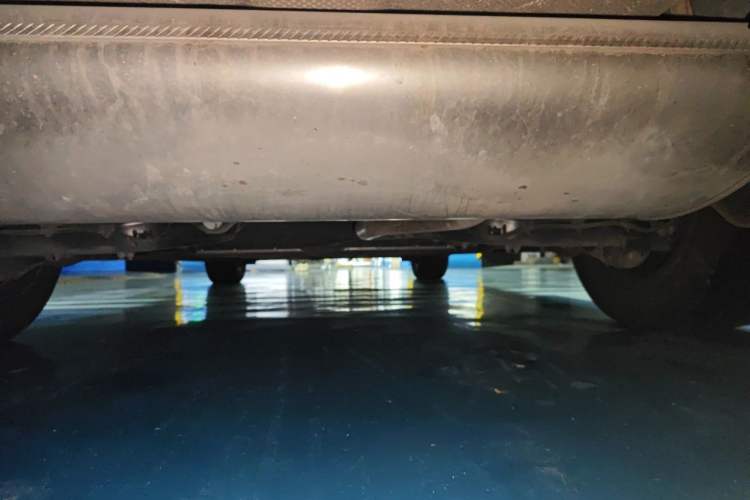 Used Denza D9 2022 DM-i 1040 Prestige Model Chassis Rear