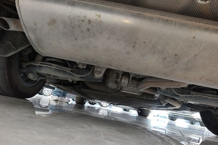 Used Denza D9 2022 DM-i 970 Four-Wheel Drive Flagship Model Chassis Rear
