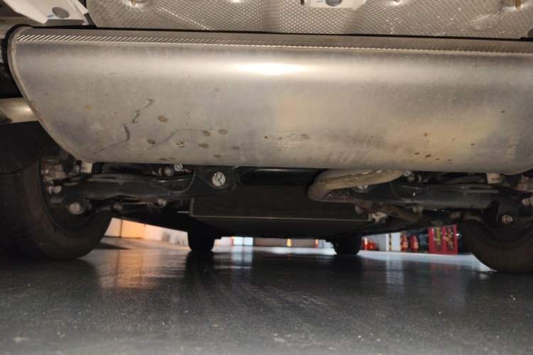 Used Denza D9 2022 DM-i 1040 Prestige Model Chassis Rear