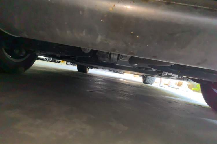 Used Denza D9 2022 DM-i 970 Four-Wheel Drive Prestige Model Chassis Rear