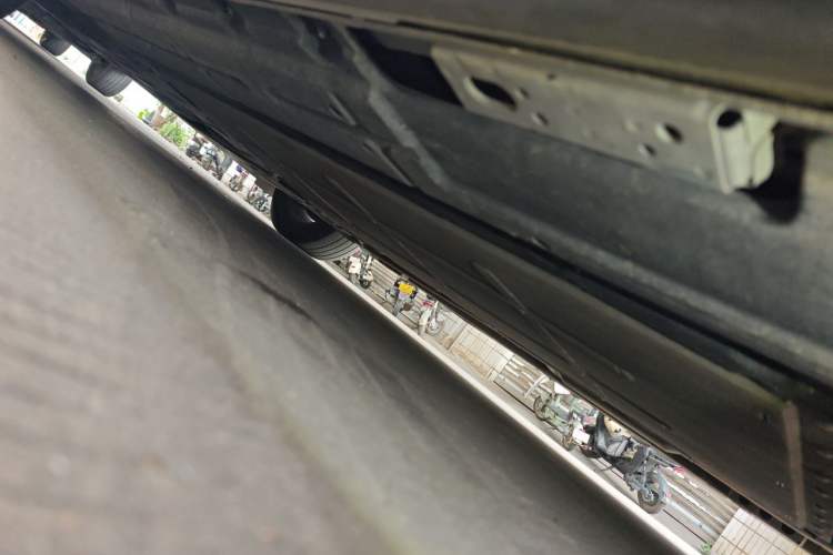 Used Denza D9 2022 DM-i 970 Four-Wheel Drive Flagship Model Chassis Rear Left