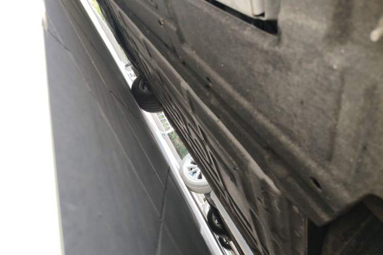 Used Denza D9 2022 DM-i 1040 Prestige Model Chassis Rear Left