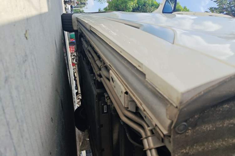 Used Denza D9 2022 DM-i 945 Luxury Model Chassis Rear Left
