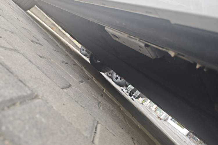 Used Denza D9 2022 DM-i 1040 Prestige Model Chassis Rear Left