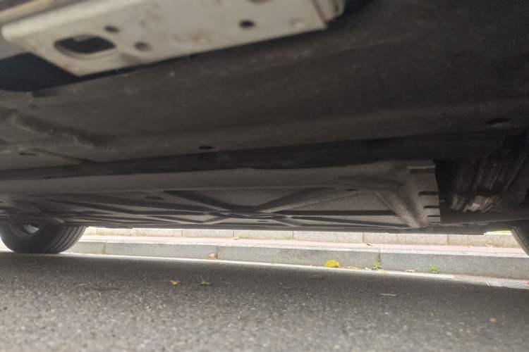 Used Denza D9 2022 DM-i 1040 Prestige Model Chassis Rear Left