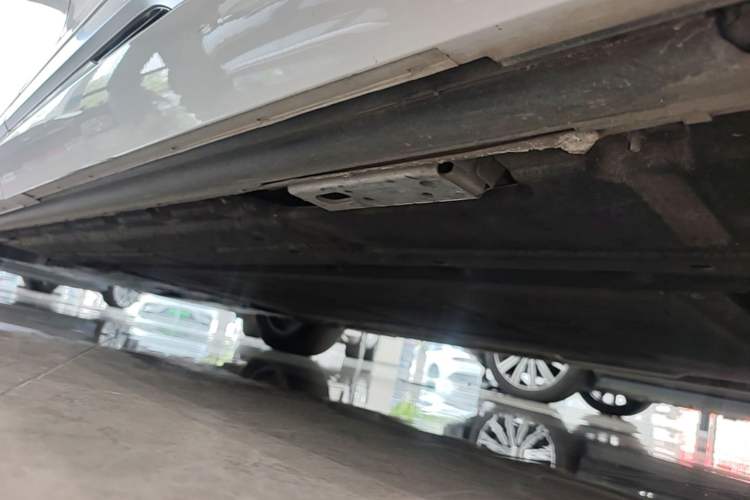 Used Denza D9 2022 DM-i 970 Four-Wheel Drive Flagship Model Chassis Rear Left