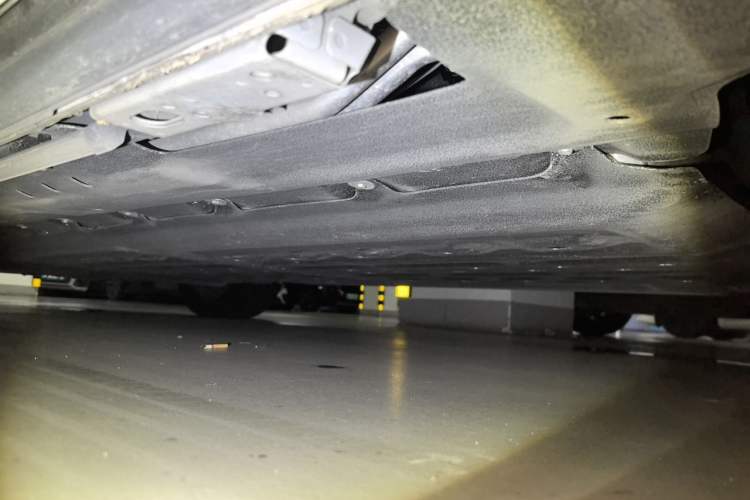 Used Denza D9 2022 DM-i 1040 Prestige Model Chassis Rear Left