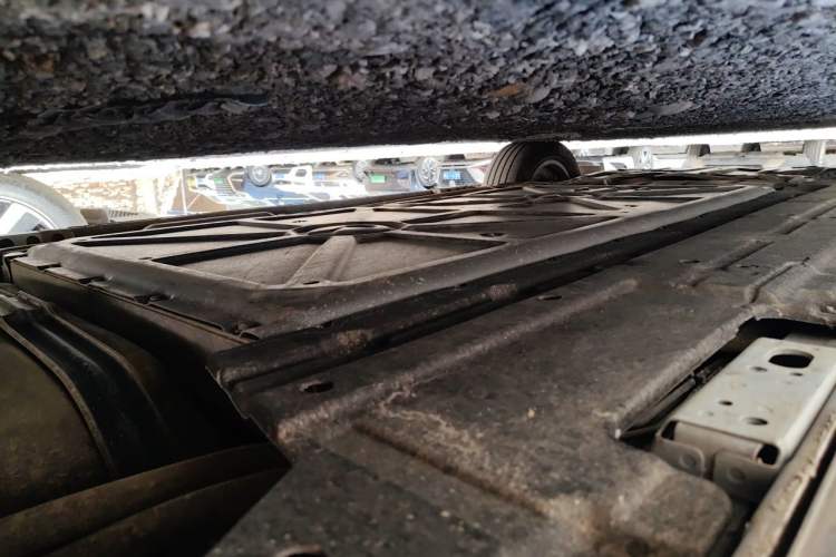 Used Denza D9 2022 DM-i 970 Four-Wheel Drive Prestige Model Chassis Rear Left