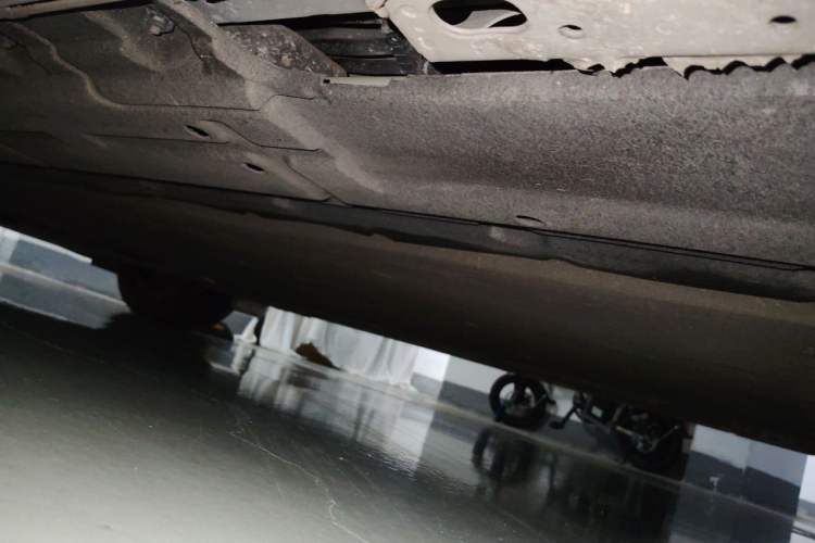 Used Denza D9 2022 DM-i 1040 Prestige Model Chassis Rear Left