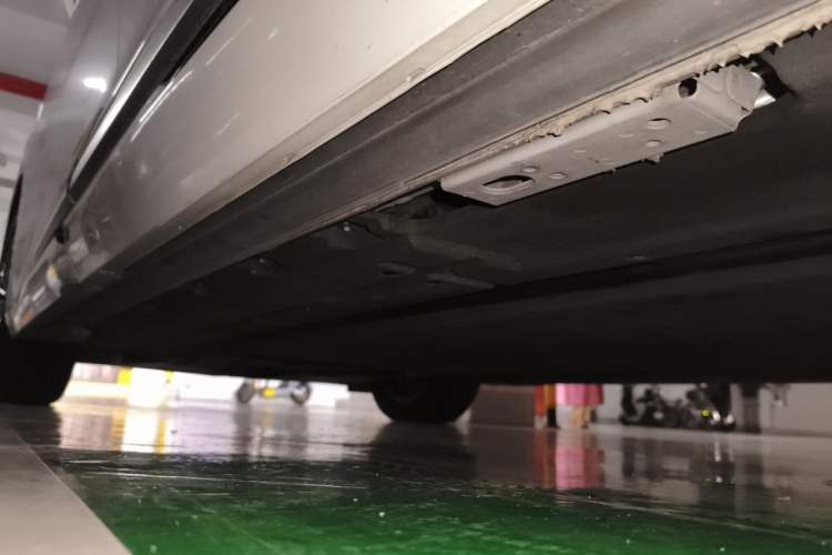 Used Denza D9 2022 DM-i 970 Four-Wheel Drive Flagship Model Chassis Rear Left