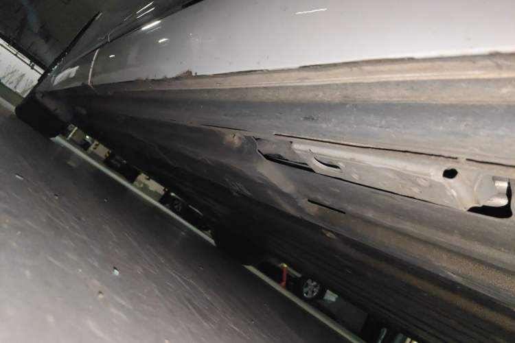 Used Denza D9 2022 DM-i 970 Four-Wheel Drive Flagship Model Chassis Rear Left