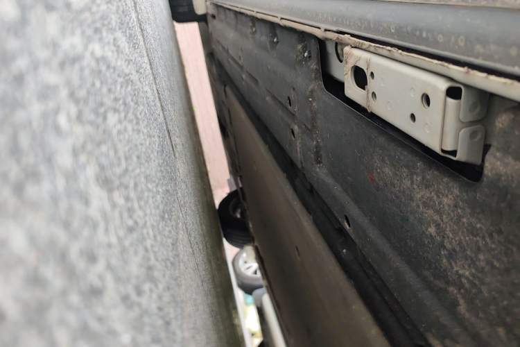 Used Denza D9 2022 DM-i 1040 Prestige Model Chassis Rear Left