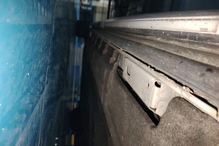 Used Denza D9 2022 DM-i 1040 Prestige Model Chassis Rear Left