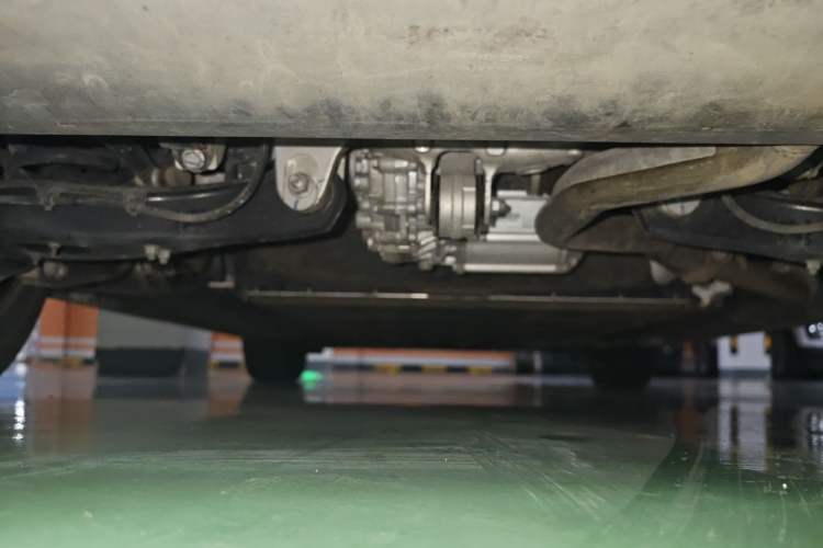 Used Denza D9 2022 DM-i 970 Four-Wheel Drive Flagship Model Chassis Rear