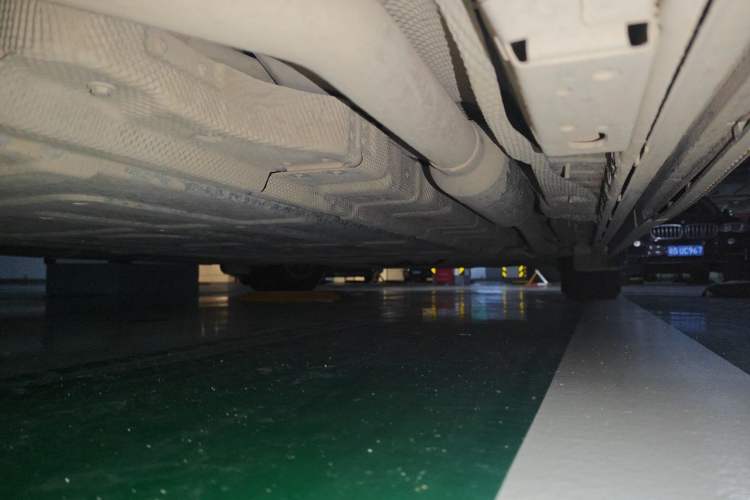 Used Denza D9 2022 DM-i 970 Four-Wheel Drive Flagship Model Chassis Rear Right