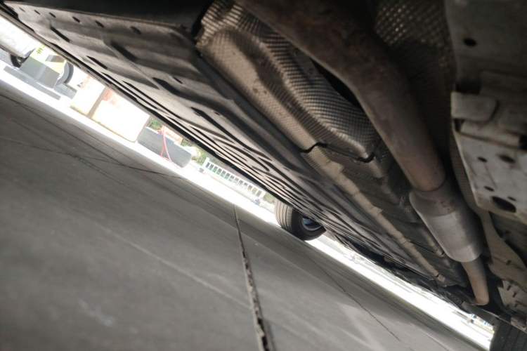 Used Denza D9 2022 DM-i 1040 Prestige Model Chassis Rear Right