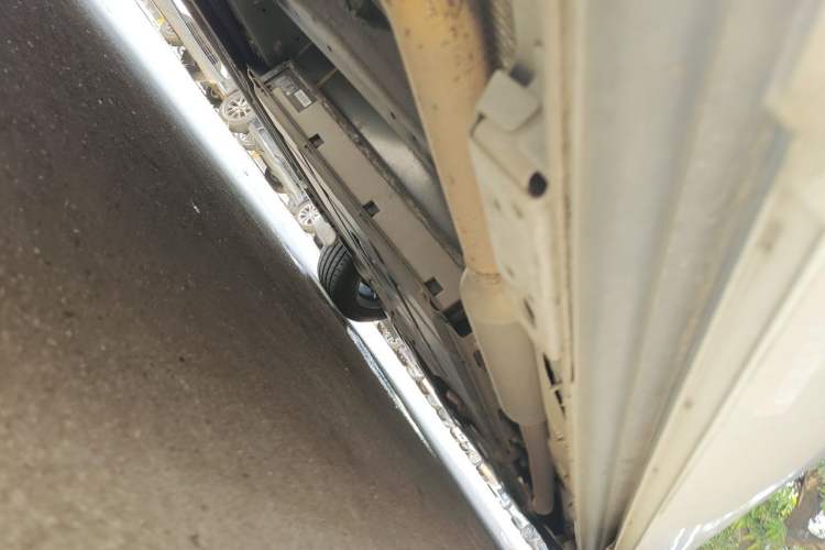 Used Denza D9 2022 DM-i 945 Luxury Model Chassis Rear Right