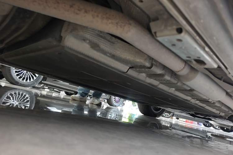 Used Denza D9 2022 DM-i 970 Four-Wheel Drive Flagship Model Chassis Rear Right