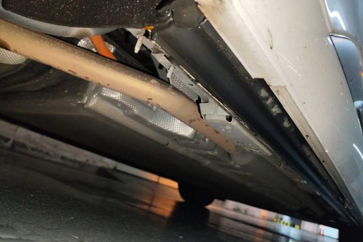 Used Denza D9 2022 DM-i 1040 Prestige Model Chassis Rear Right
