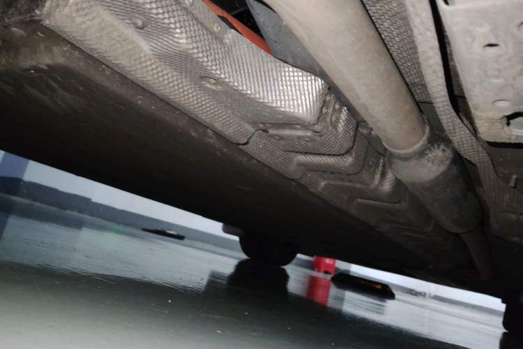 Used Denza D9 2022 DM-i 1040 Prestige Model Chassis Rear Right