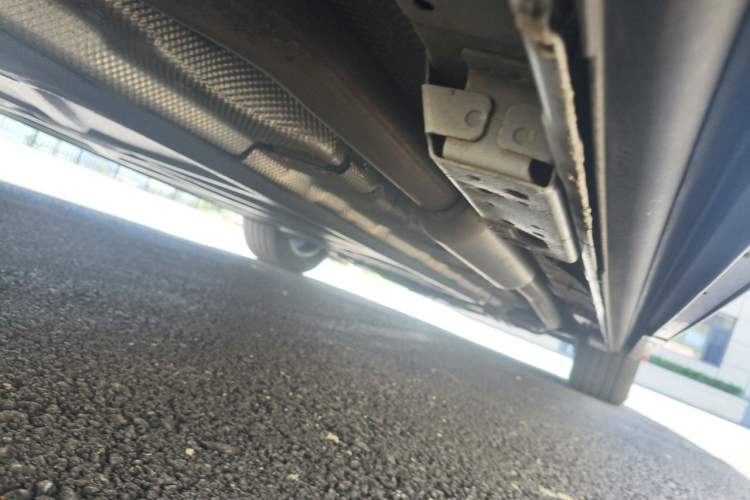 Used Denza D9 2022 DM-i 970 Four-Wheel Drive Flagship Model Chassis Rear Right