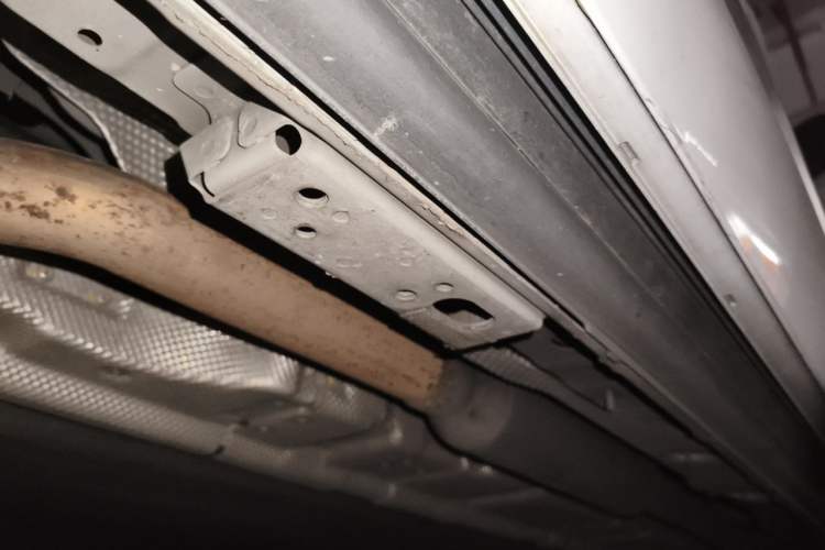 Used Denza D9 2022 DM-i 970 Four-Wheel Drive Flagship Model Chassis Rear Right
