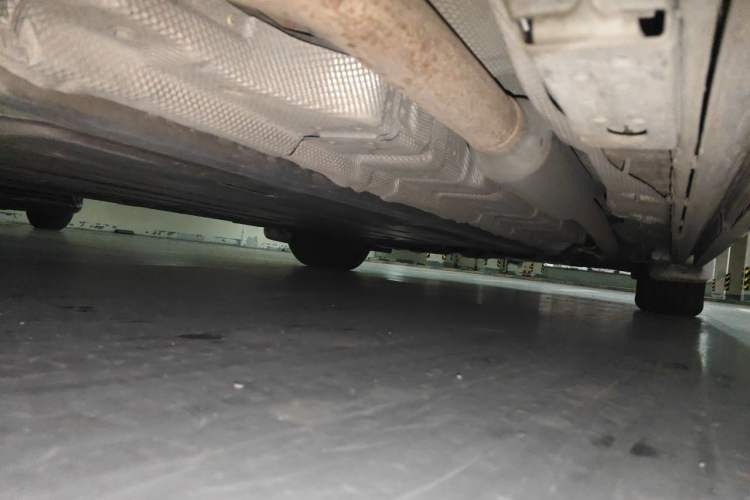 Used Denza D9 2022 DM-i 970 Four-Wheel Drive Flagship Model Chassis Rear Right
