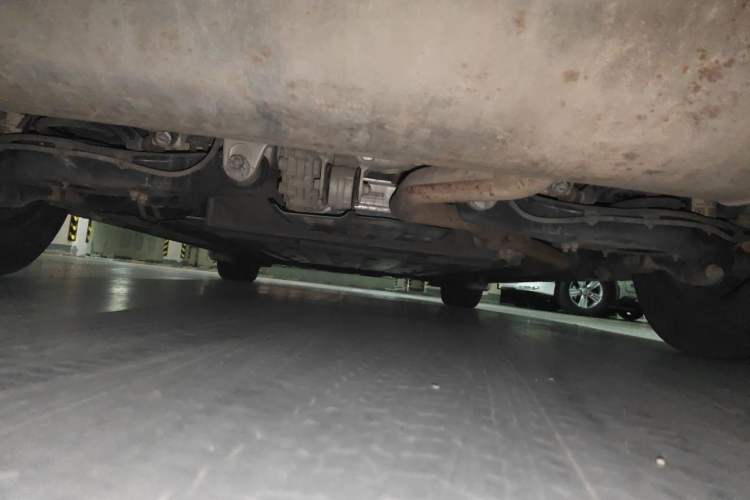 Used Denza D9 2022 DM-i 970 Four-Wheel Drive Flagship Model Chassis Rear
