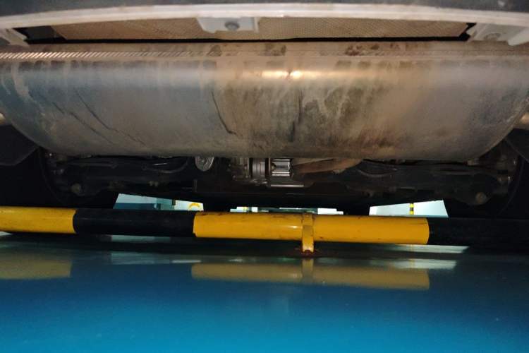 Used Denza D9 2022 DM-i 970 Four-Wheel Drive Prestige Model Chassis Rear