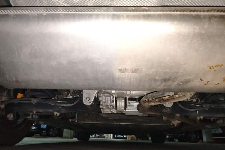 Used Denza D9 2022 DM-i 970 Four-Wheel Drive Flagship Model Chassis Rear