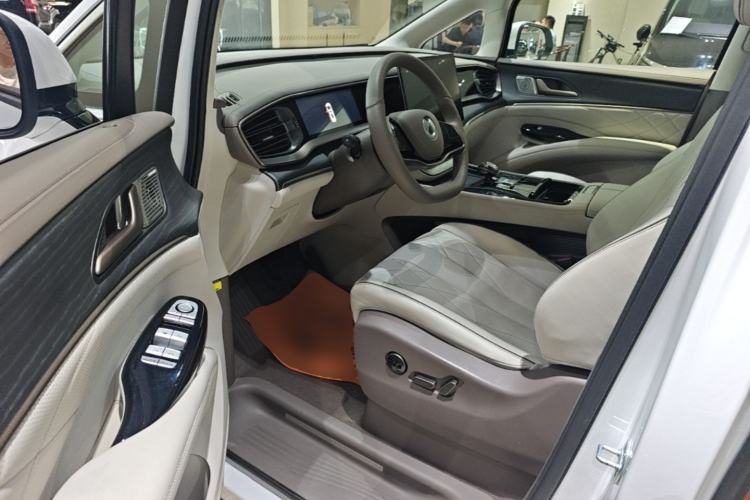 Used Denza D9 2022 EV 600 Four-Wheel Drive Flagship Model Driver Seat