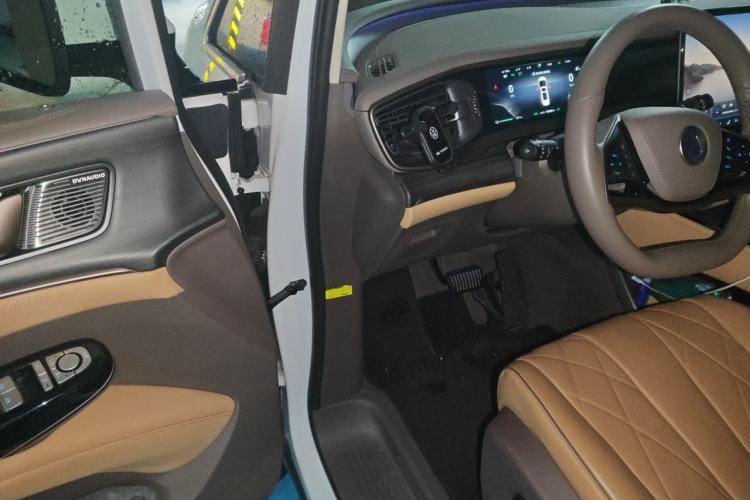 Used Denza D9 2022 DM-i 970 Four-Wheel Drive Flagship Model Driver Seat