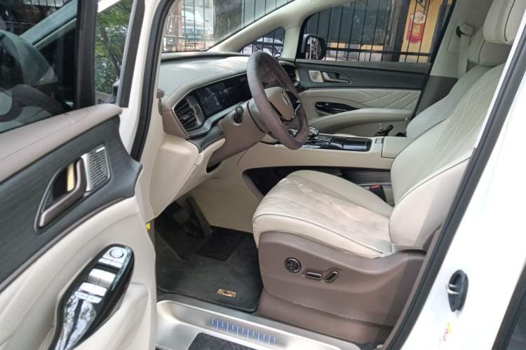 Used Denza D9 2022 DM-i 970 Four-Wheel Drive Prestige Model Driver Seat
